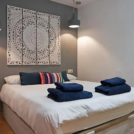 Urbanchic Oasis Centre Apartment